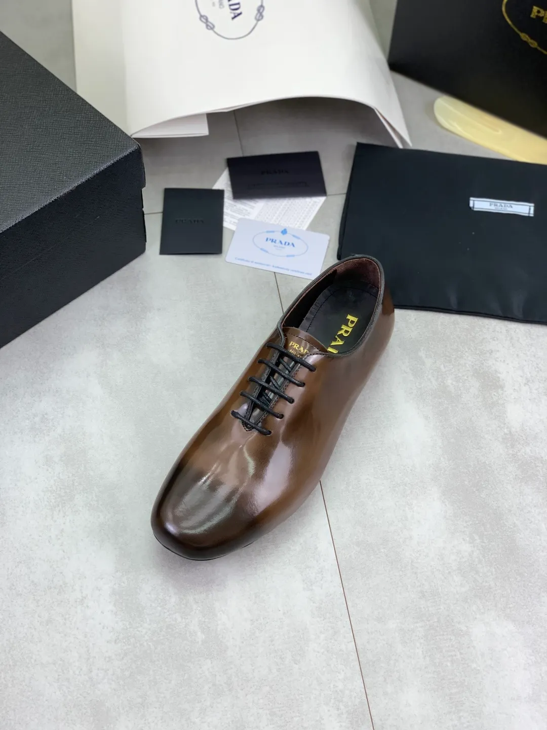 Men's shoes 💰P680 new style 💰 💎💎💎water dyed cowhide original quality PRADA —🆘.Prada Original order purchase, high-end business leather shoes, fabric: Made of Italian imported calfskin with color-brushed edges➕water-dyed cow lining/cowhide lining➕Specially available original outsole, fine workmanship, real product^_^photographed🎬size: 39-44 (38 45 custom-made)